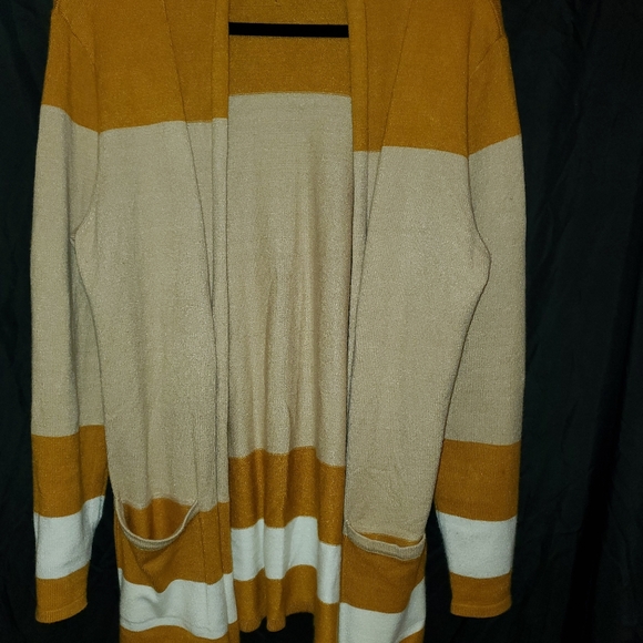 Keep warm in the office while looking cool with this cardigan - Picture 2 of 5